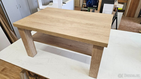 Masivně vypadající Konferenční stolek Dub nebraska. Rozměry 900x600x450mm. Stolek slepen v kuse. Nikdy nepoužívaný. Po domluvě mohu přivést. Neposílám. Osobní odběr. CENA 3.490,-